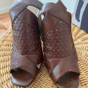 Franco Sarto  size 10 brown leather gladiator style heels ankle strapchunky heel